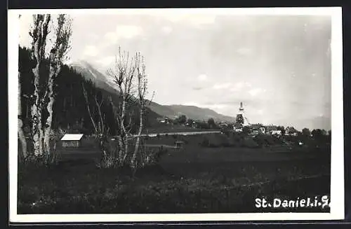 AK Dellach, St. Daniel i. Gailtal, Ortsansicht mit Feldern und Bergen