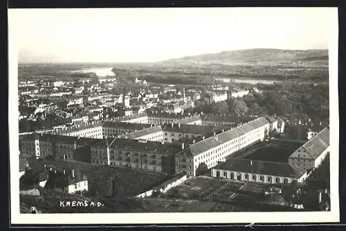 AK Krems a. d. Donau, Stadtansicht mit Donau-Hintergrund