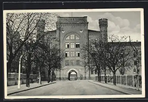 AK München-Neuhausen, Max II. Kaserne mit Strassenpartie