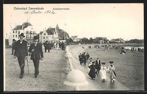 AK Travemünde, Besucher auf der Strandpromenade