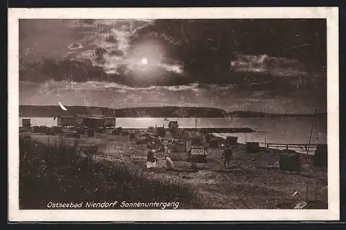 AK Niendorf / Ostseebad, Sonnenuntergang am Strand