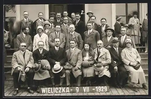 AK Wieliczka, Salzbergwerk, Gruppenfoto von Besuchern