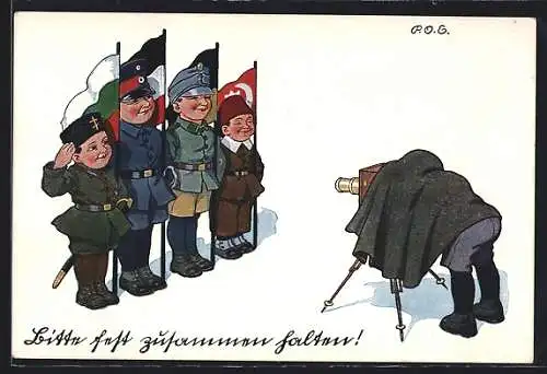 Künstler-AK P. O. Engelhard (P.O.E.): Bitte gut zusammen halten!, Soldaten verschied. Nationen beim Fotografen