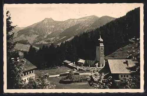 AK Krispl bei Hallein, Ortsansicht mit Kirche und Bergen