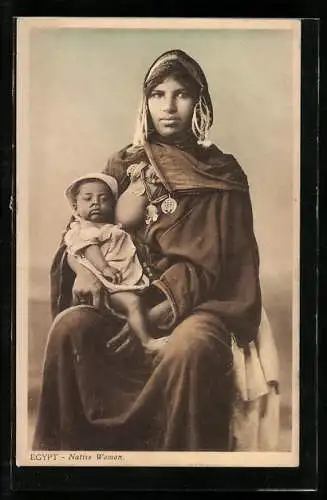 AK Egypt, Native Woman with her child, in traditional clothing