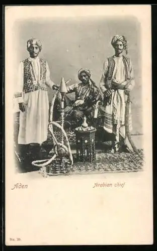 AK Aden, Arabian chief, Araber beim Rauchen mit seinen Bediensteten