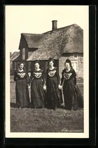 AK Vier Föhrerinnen in Trachtenkleidung