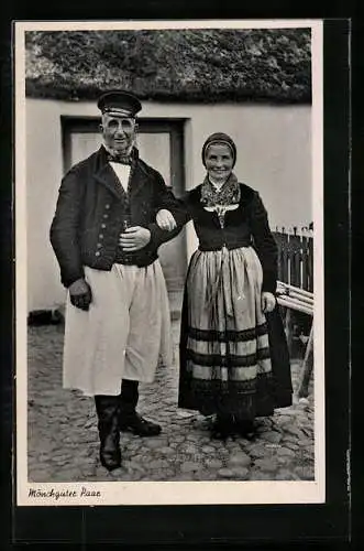 AK Mönchguter Paar in Trachtenkleidung