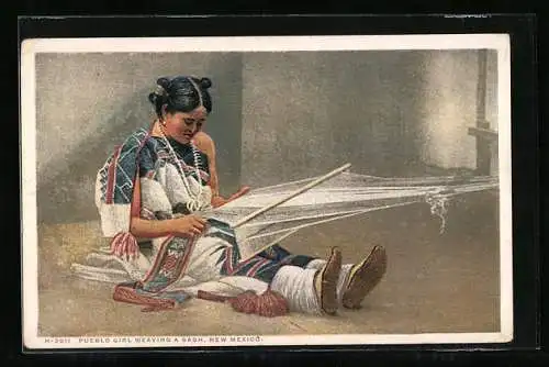 AK Indianerin aus New Mexico beim Weben