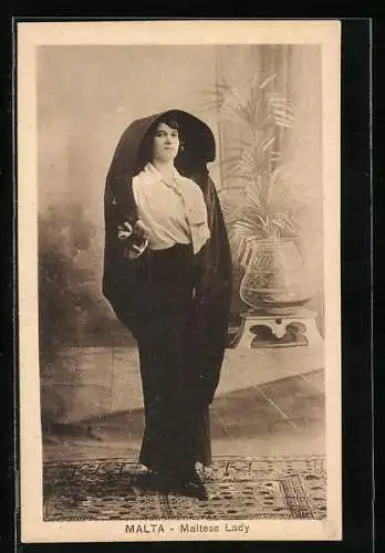 AK Malta, Maltese Lady, Frau in europäischer Kleidung