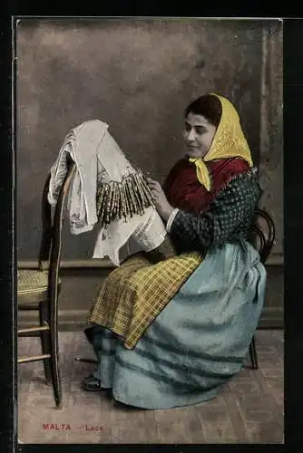 AK Malta, Lace, Maltesische Frau beim Herstellen von Spitze