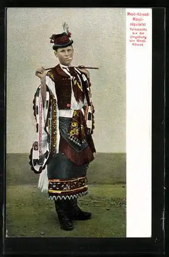 AK Mezökövesd, Junger Mann in örtlicher Tracht
