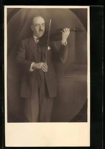AK Mann beim Geigenspiel