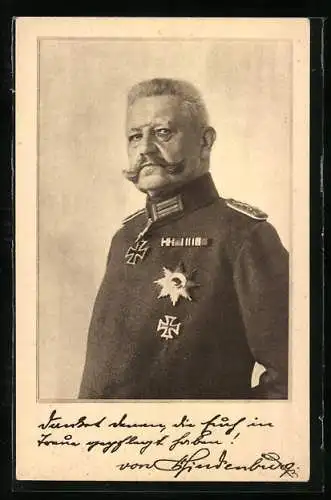 AK Generalfeldmaschall Paul von Hindenburg in Uniform mit Orden und Eisernem Kreuz