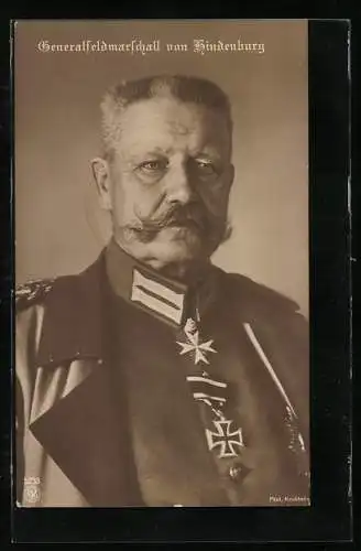AK Generalfeldmarschall Paul von Hindenburg mit Orden