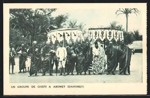 AK Dahomey, Un groupe de Chefs a Abomey, Menschen in Trachten