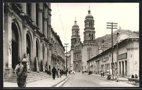 AK Zacatecas, Strassenpartie mit Geschäften