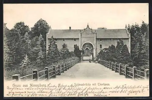 AK Ahrensburg / Holstein, Schlossbrücke mit Thorhaus