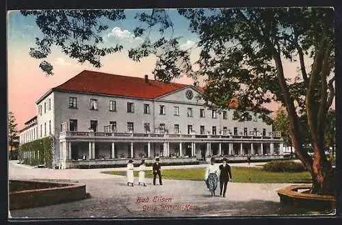 AK Bad Eilsen, Passanten vor dem Georg-Wilhelm-Haus