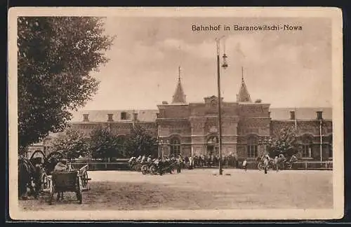 AK Baranowitschi-Nowa, Bahnhof mit Leuten