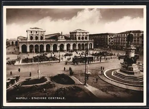 AK Napoli, Stazione Centrale, Bahnhof mit Strassenbahn und Leuten