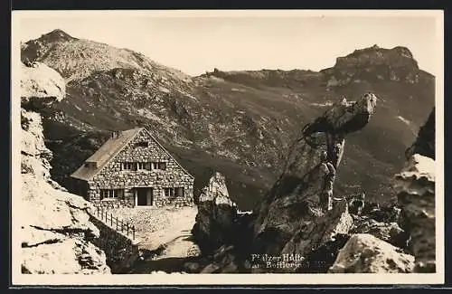 AK Bettlerjoch, Pfälzerhütte und auffällige Gesteinsformation