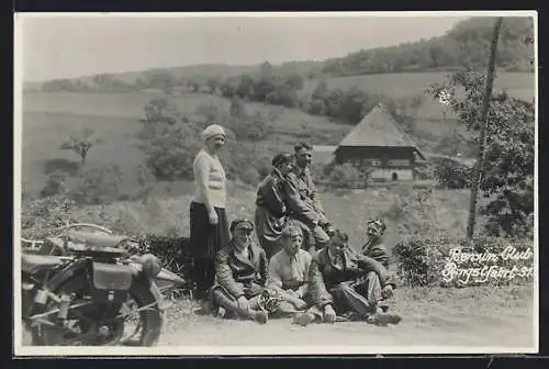 Foto-AK Triberg, Mitglieder des Benzin-Clubs bei der Pfingsfahrt 1931 an einer Landstrasse