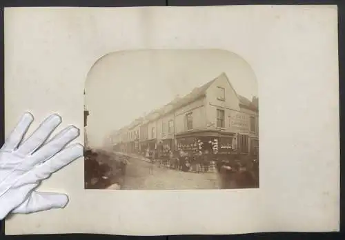 Fotografie H. J. Whitlock, Birmingham, Ansicht Birmingham, Smallbrook Street with Pottery Store and J. Child Corn Dealer