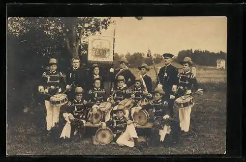 AK Musikanten in Uniform mit Trommeln