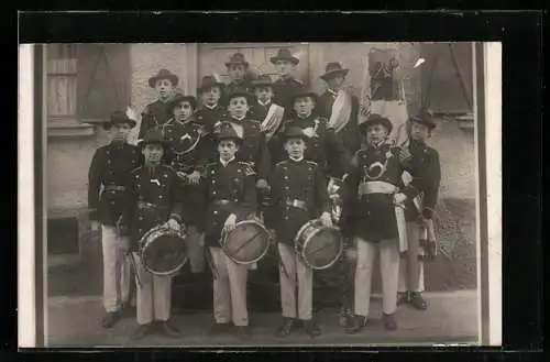 Foto-AK Musikanten in Uniform mit Trommeln
