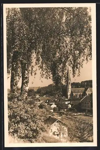 AK Mauerkirchen, Ortsansicht von einer Anhöhe mit Baum