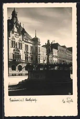 AK Braunau a. I., Stadtplatz, Denkmal