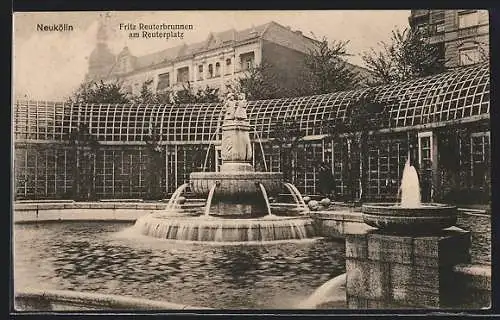 AK Berlin-Neukölln, Fritz Reuterbrunnen am Reuterplatz