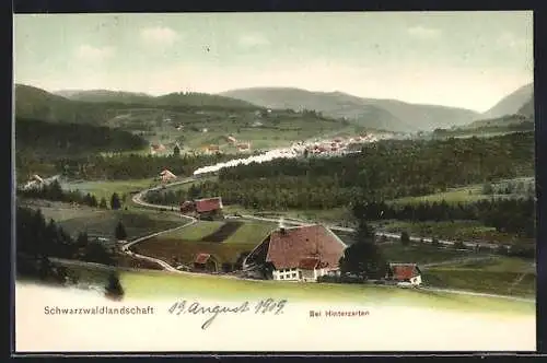 AK Hinterzarten, Ortsansicht mit Schwarzwald-Landschaft