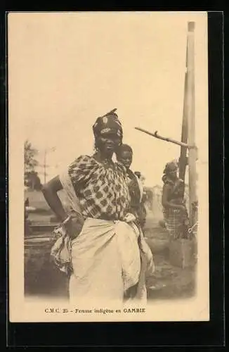 AK Femme indigène en Gambie