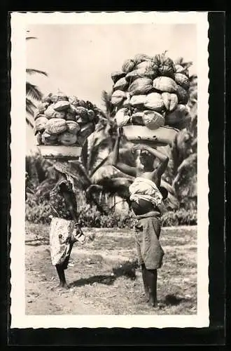 AK Dahomey, Porteuses de noix de coco