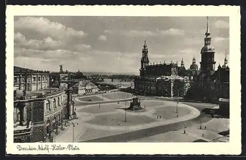 AK Dresden, Platz mit Denkmal