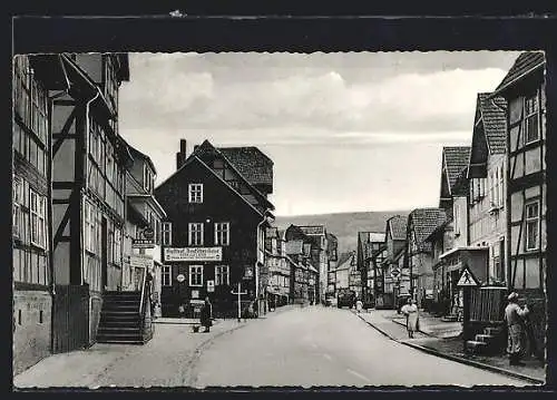 AK Oberkaufungen, Leipziger Strasse mit Passanten