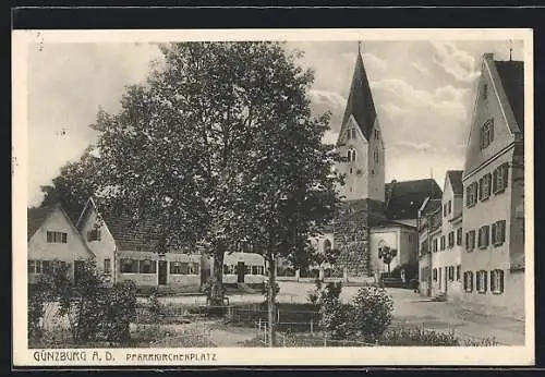 AK Günzburg a. D., Pfarrkirchenplatz mit Kirche