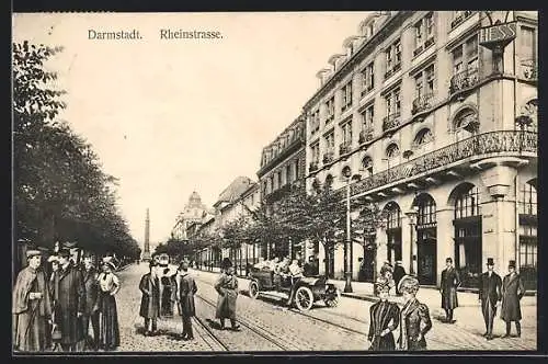 AK Darmstadt, Rheinstrasse, Strassenbahn, Passanten auf der Strasse und vor dem Restaurant des Hotel Hess, Auto