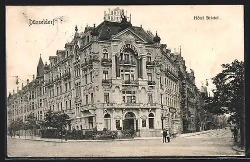 AK Düsseldorf, Hotel Bristol mit Strassenpartie