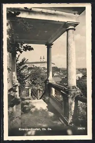 AK Kremsmünster /Ob. Oe., Treppe mit Blick zur Abtei