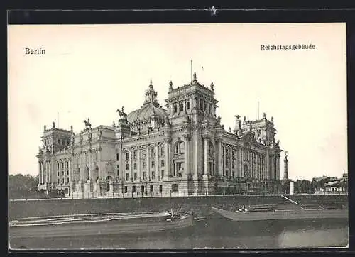 AK Berlin-Tiergarten, Reichstagsgebäude mit Flusspartie