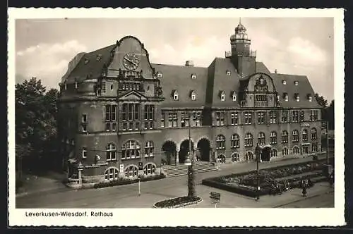 AK Leverkusen-Wiesdorf, Rathaus mit Strasse aus der Vogelschau