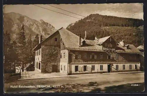 AK Prebichl, Hotel Reichenstein mit Strasse und Bergblick