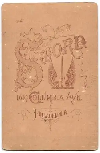 Fotografie Sword, Philadelphia, 1619, Columbia Ave., Junge Dame mit hochgestecktem Haar