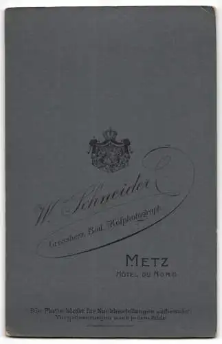 Fotografie W. Schneider, Metz, Junge Dame mit Haarknoten