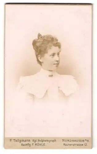 Fotografie F. Tellgmann, Nordhausen a. H., Rautenstr. 12, Junge Dame mit Haarknoten