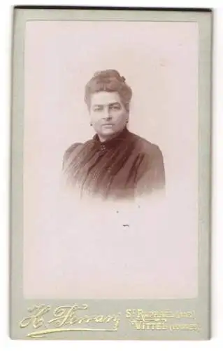 Fotografie H. Ferrari, St. Raphael /Var, Bürgerliche Dame mit Hochsteckfrisur