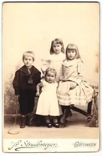 Fotografie Fr. Stuckmeyer, Göttingen, Wendenstrasse 5, Die Geschwisterchen Ilse, Gerda, Hellmut und Elfriede
